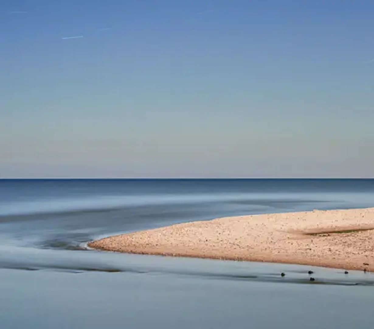 Panoramiczny widok na Morze Bałtyckie z brzegu w Mielnie